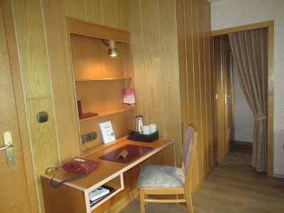 Komfort-Doppelzimmer mit Schreibtisch